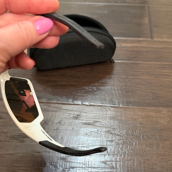 Wiley X Sunglasses Polarized White with Black Lenses - Picture 5 of 8